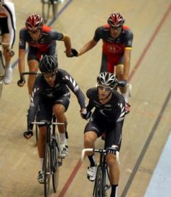 Aaron Gate and Myron Simpson on their way to winning the 2010 RaboDirect National Madison Champs