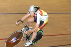 Mike White anchoring the Southland team to victory in the Masters Team Sprint